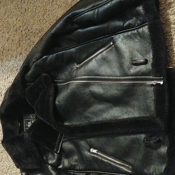 Mark Alan New York Shearling - Picture 6 of 16